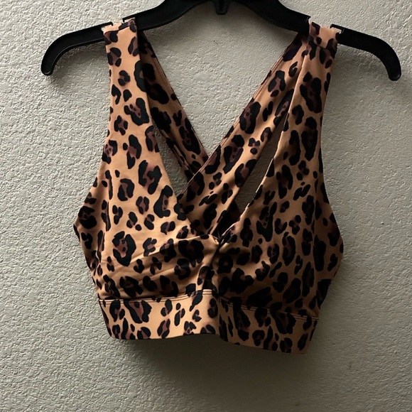 Fabletics Oasis Twist Medium Impact Sports Bra Leopard Print - Picture 2 of 14